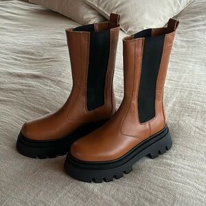 NWT Alohas All Rounder Chelsea Boots